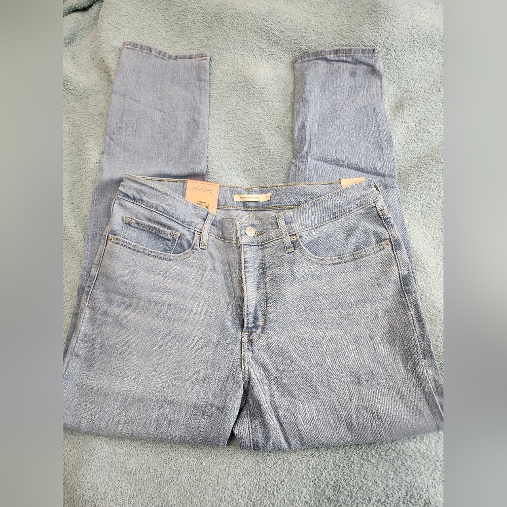 Levi's Women's Light Wash Skinny Jeans - Picture 1 of 5